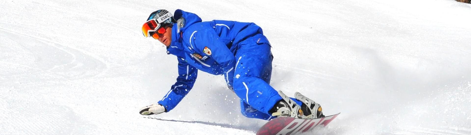 Snowboardkurs für Kinder & Erwachsene - Alle Levels der Skischule Folgarida Dimaro Ski School finden statt, der Snowboardlehrer zeigt die Technik auf den Pisten des Val di Sole.