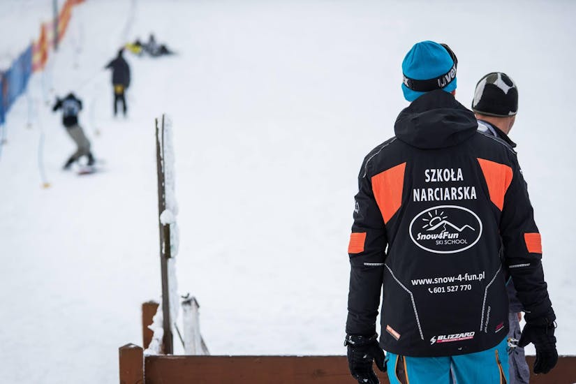 Lezioni private di sci per adulti per principianti.