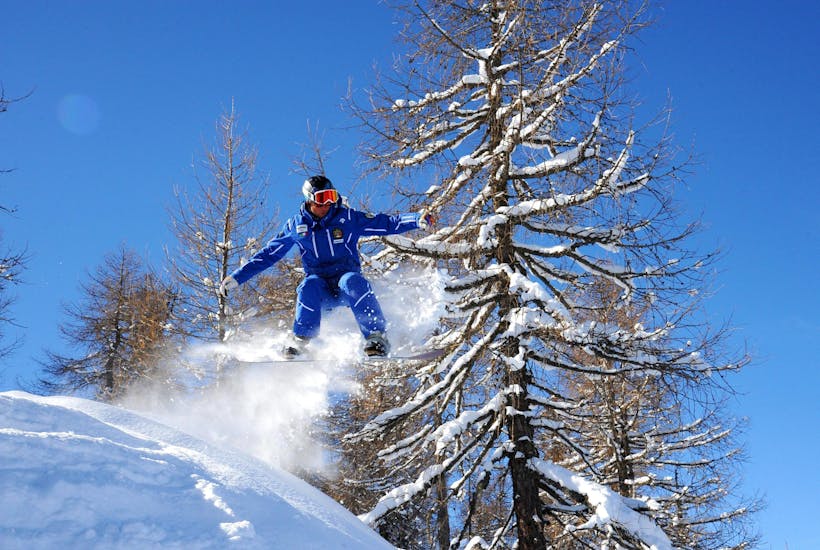 Privé snowboardlessen voor kinderen en volwassenen - Alle niveaus van de skischool Folgarida Dimaro vinden plaats, de snowboardleraar laat de techniek zien op de pistes van Val di Sole.