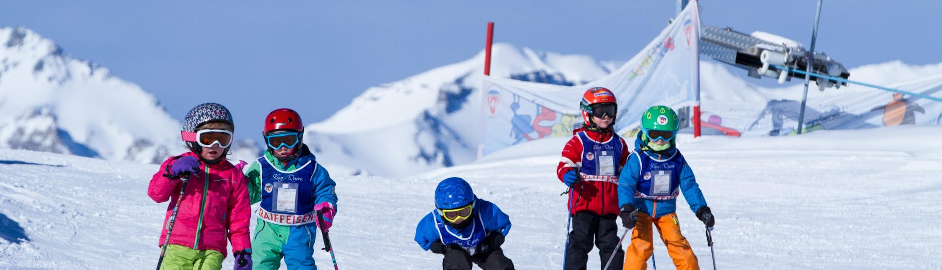 Lezioni di sci per bambini per principianti.
