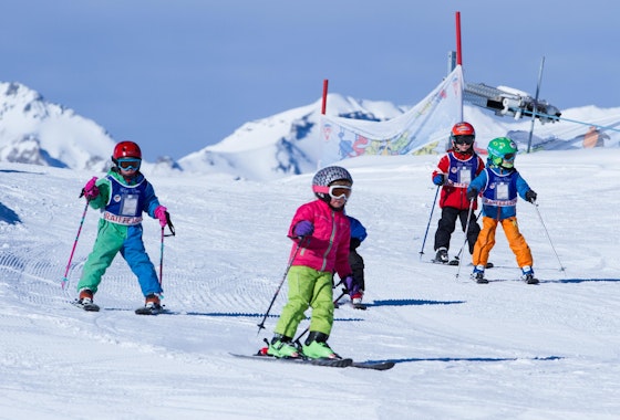 Obersaxen Mundaun - Kids Ski Lessons (3-7 y.) for Beginners - Full Day