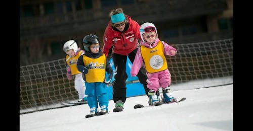 Lezioni private di sci per bambini (5-17 anni) di tutti i livelli con École Suisse de Ski de Champéry Lezioni private di sci per bambini (5-17 anni) di tutti i livelli con École Suisse de Ski de Champéry.