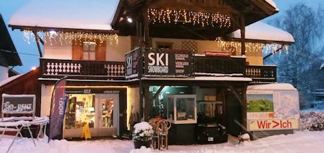 The shop of Ski Rental Sport 2000 Igls.