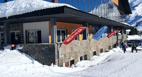 Image of Ski Rental Pista Grande Ski Center Candanchú.