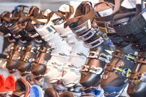 Die Ausrüstung im Skiverleih Snowshop Waldhof Großarl.