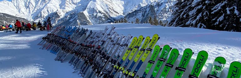 Ski Auswahl von Skiverleih Vreni Schneider Sport Elm.