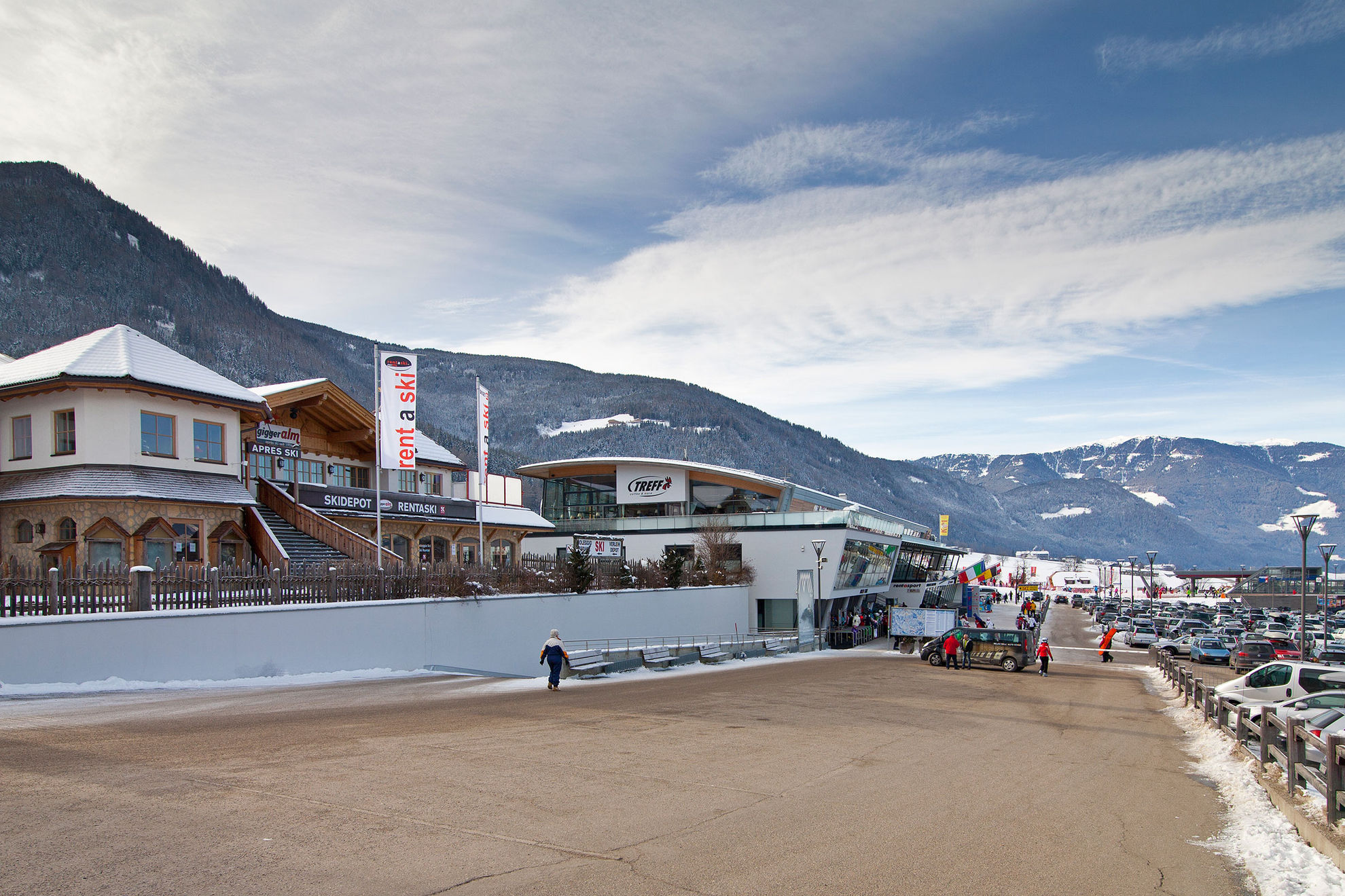 View of the Ski Rental Shop Giggeralm Rentaski Brunico - Plan de Corones.