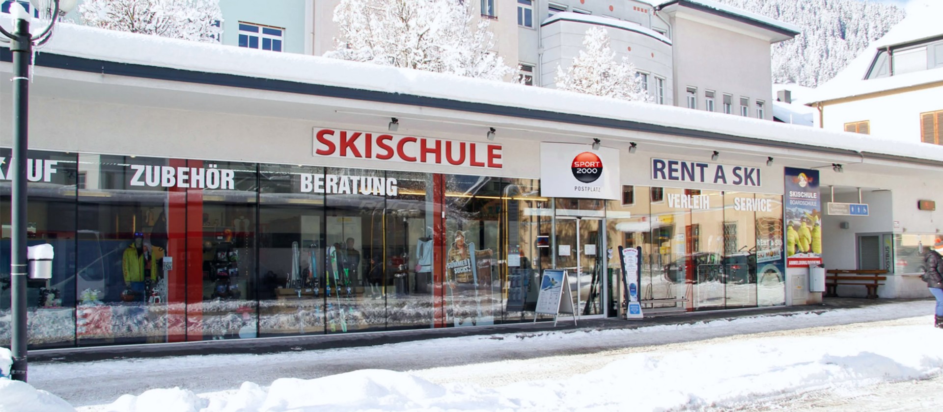 Outside the shop of Ski Rental Sport 2000 Ski Mobil - Zell am See cityXpress.