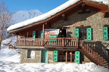 Picture of the Ski Rental Lo Chalet Courmayeur shop from outside.