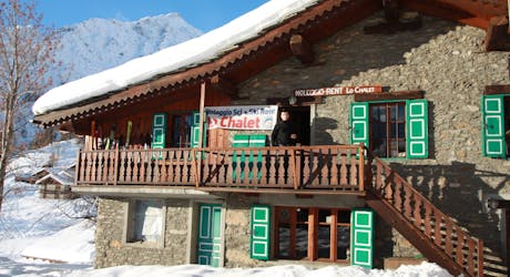 Picture of the Ski Rental Lo Chalet Courmayeur shop from outside.