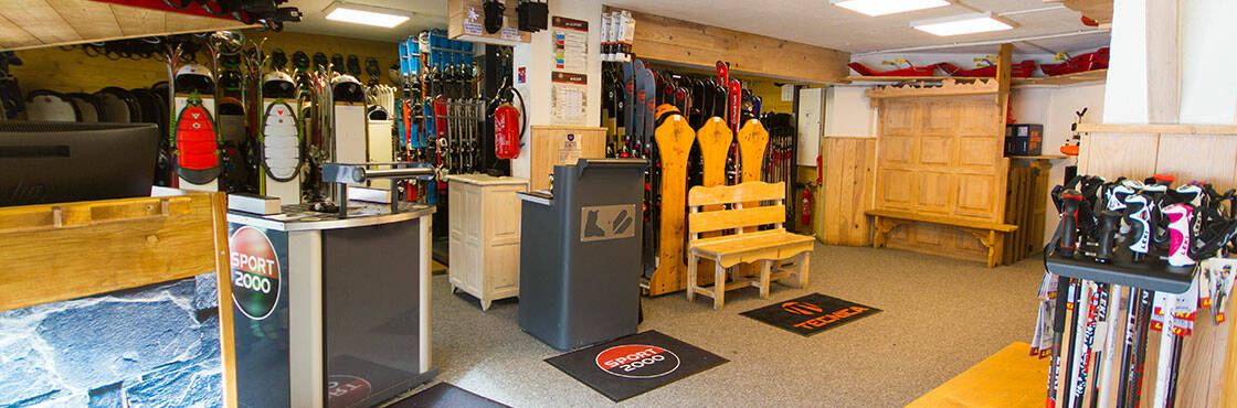 The inside of Ski Rental Sport 2000 Quartz Sport Isola 2000.