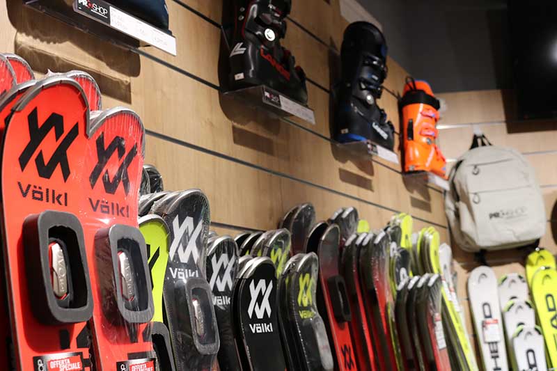 Inside of the Ski Rental Sport Professional Val di Luce.