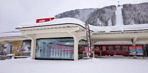 De buitenkant van Skiverhuur Paarsenn Sport Davos - Jakobshornbahn.