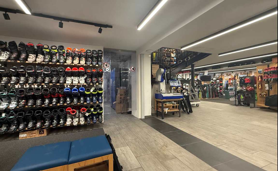 The shop of Slalom Sport Zermatt.