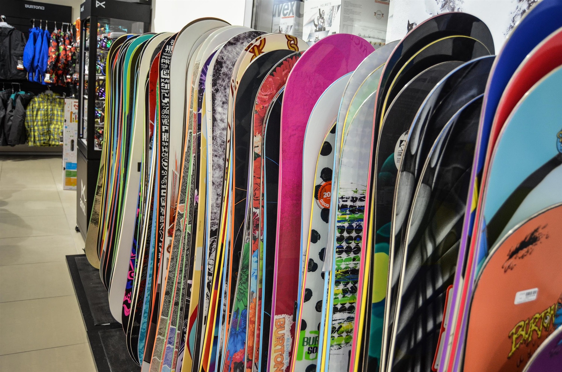 Example of the snowboards that you can find in the Ski Rental Aspen Ski Service Campo Felice.