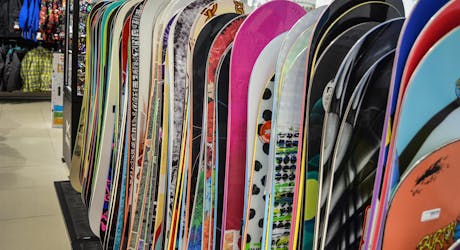 Example of the snowboards that you can find in the Ski Rental Aspen Ski Service Campo Felice.
