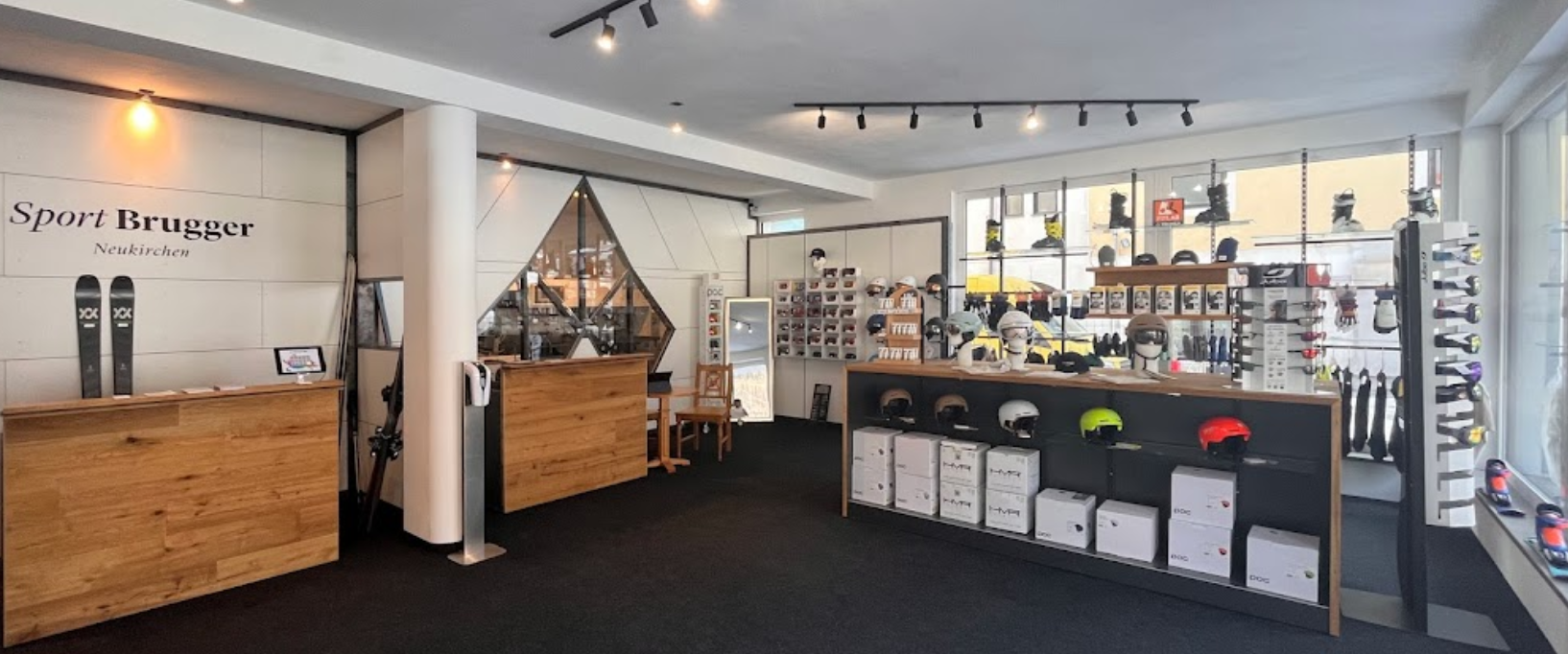 The shop of Ski Rental Sport Brugger Neukirchen am Großvenediger from the inside.