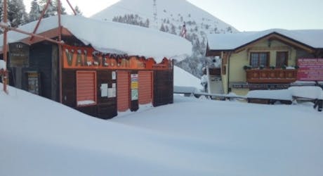 The shop Valsecchi Sport Ski Rent Piani di Bobbio.