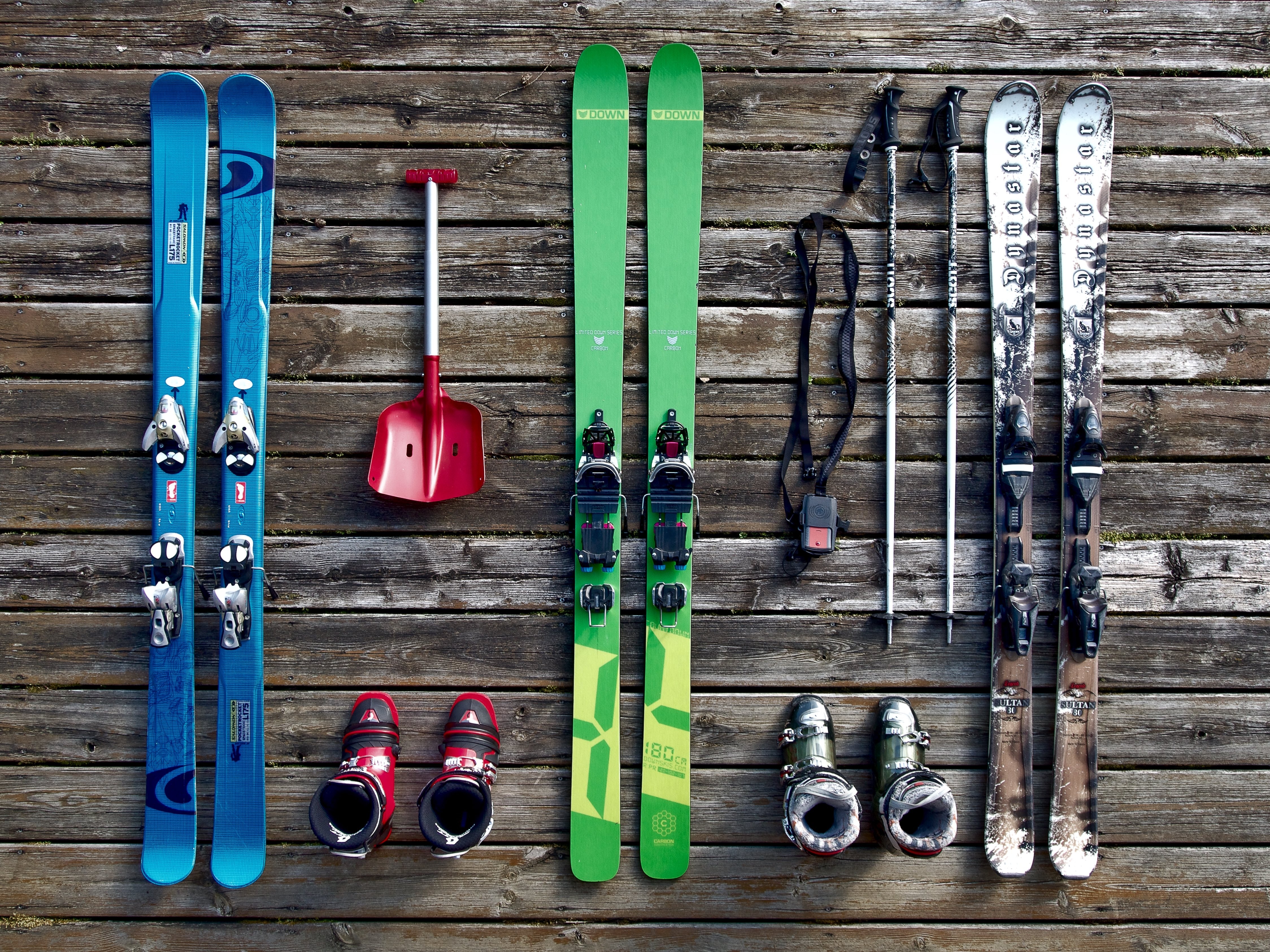 Ein Beispiel für die Skier, die Sie im Geschäft finden können