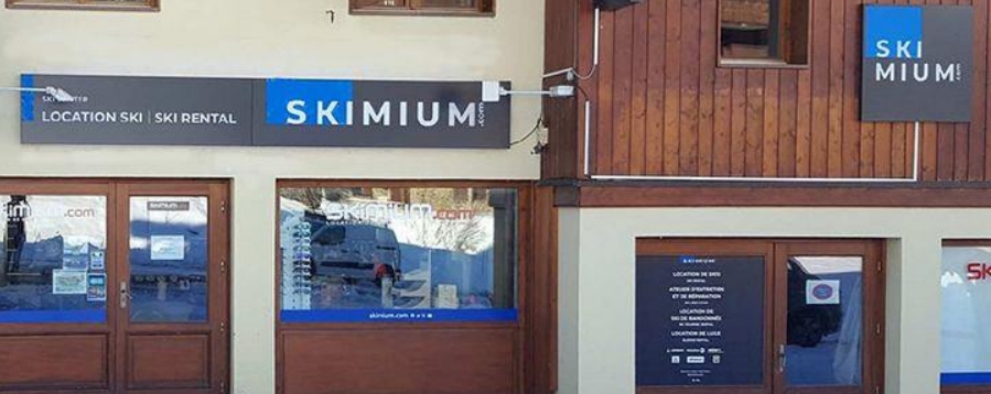 De skiverhuur Ski Center Les Menuires biedt skimateriaal en -accessoires van hoge kwaliteit voor een plezierige ski-ervaring.