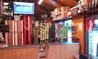 La tienda Alquiler de esquís El Enebro, la tienda de Fran desde dentro.