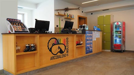 Le magasin de location de ski Arcobaleno à Livigno.