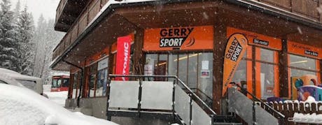 De buitenkant van Skiverhuur Gerry Sport Maierl Talstation Kirchberg.