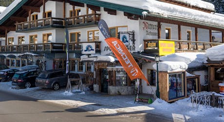 The outside of the ski rental Sport Egger Gerlos.