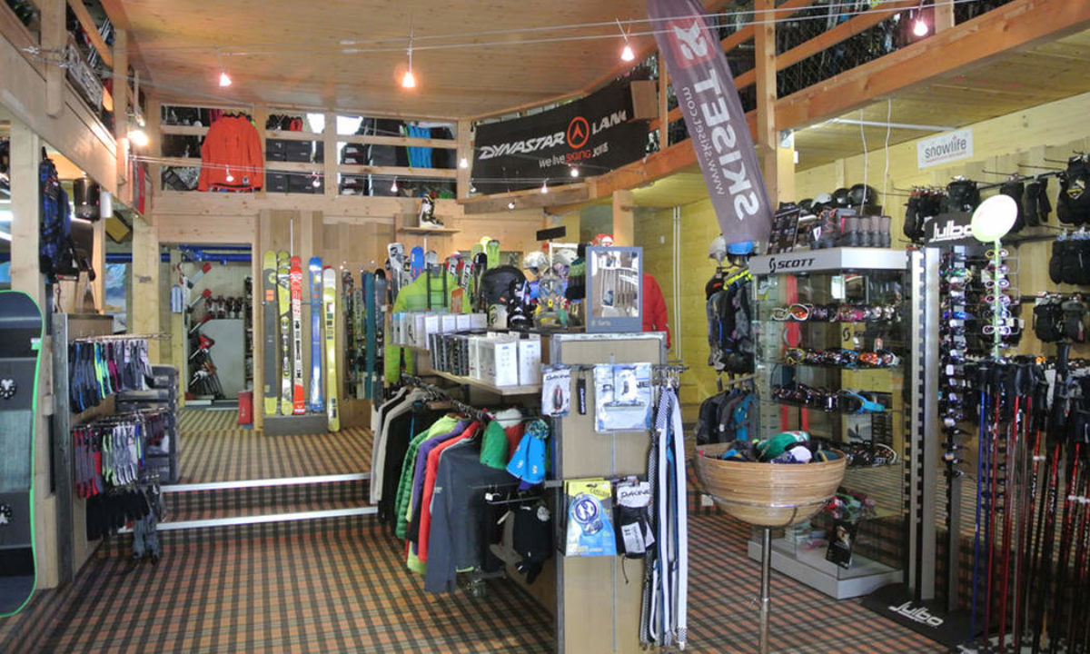 Bild vom Innenraum des Chamois Sport Skiverleihshops in Crosets 2.
